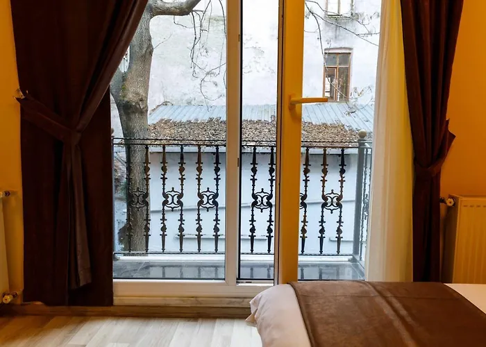 מלון Taksimdays 2*